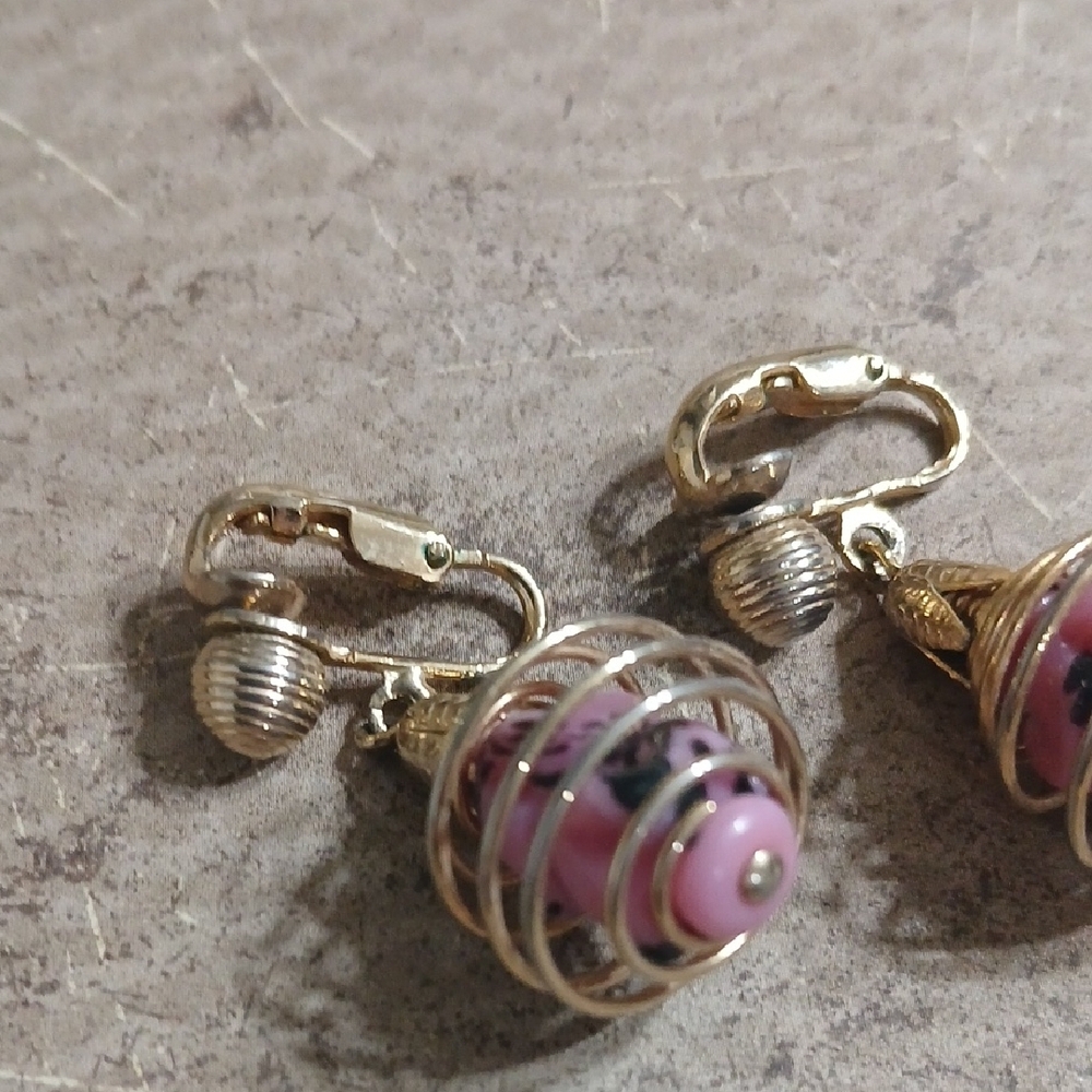 Vintage Stone Swirl Earrings - Picture 2 of 4